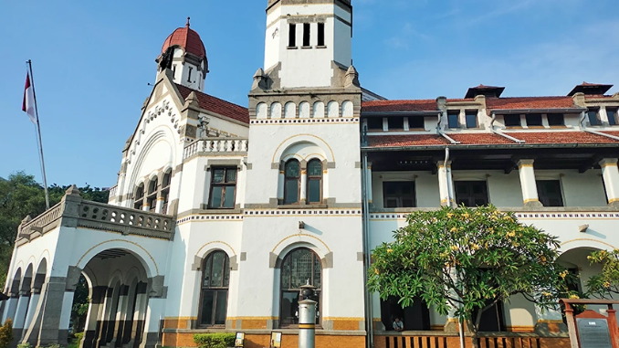 Lawang Sewu merupakan salah satu bangunan penting dalam catatan sejarah Indonesia. Baca di sini apa saja yang perlu Anda lakukan saat berkunjung ke Lawang Sewu!