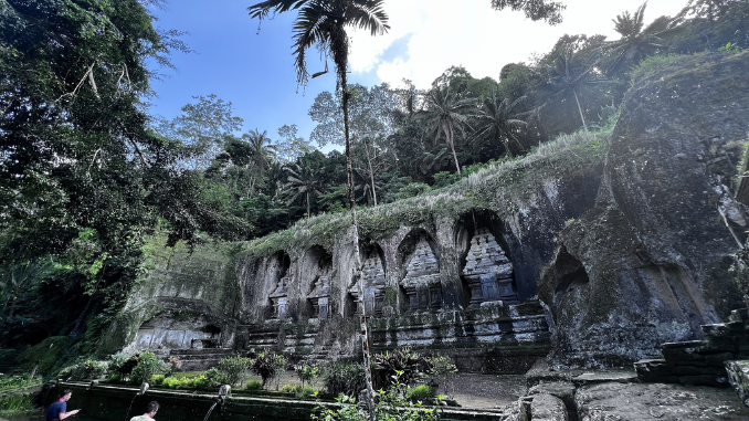 Wisata Gunung Kawi Ini Lokasi, Rute, Harga dan Daya Tariknya